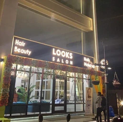 Looks Salon Surat